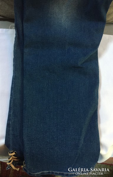 Dark blue, embroidered denim capri pants, German quality product, size 38