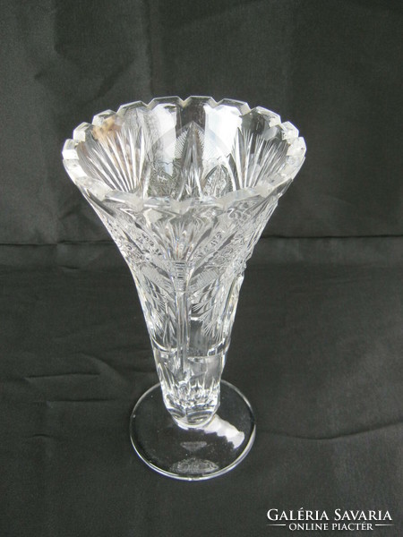 Kristály csiszolt üveg talpas váza