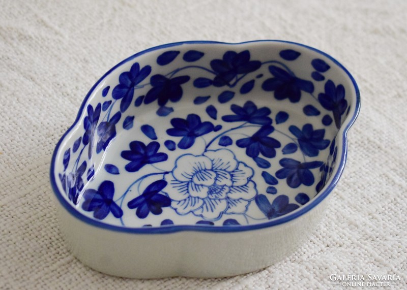 Old porcelain bowl 14 x 10.5 x 3.5 cm blue white oriental, Asian lotus flower pattern