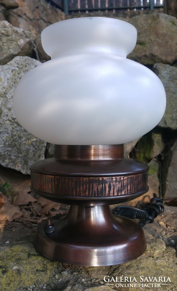 Antikolt réz asztali lámpa üveg burával