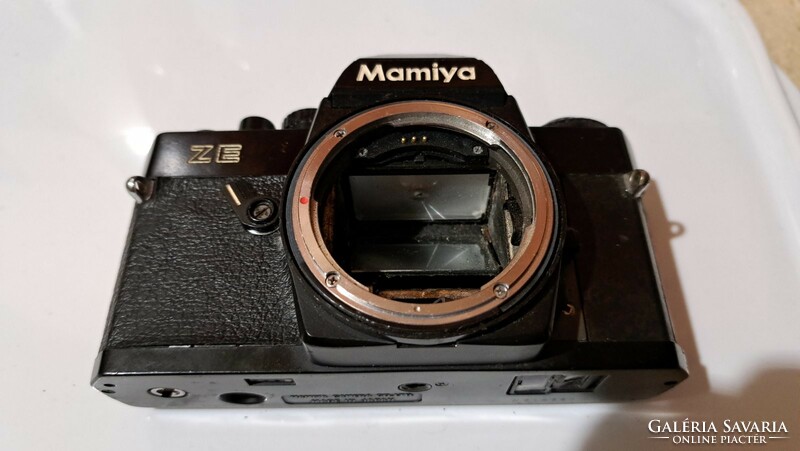 Mamiya ZE 35mm tükörreflexes fényképezőgép alkatrésznek.