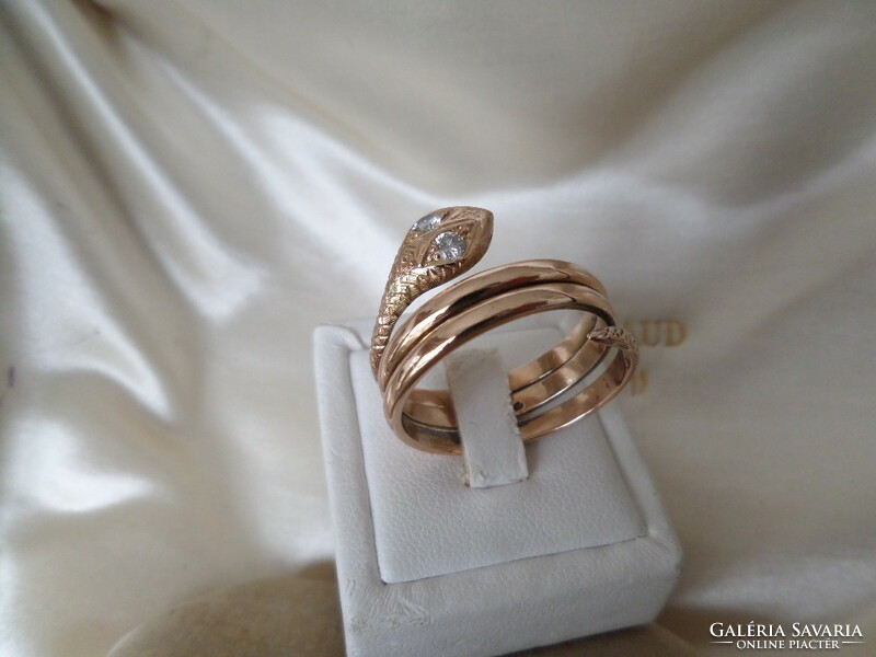 Gold snake ring with brill eyes