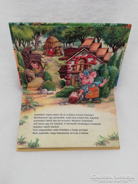 Zsuzsa N. Kiss: the three little pigs, cube-like, dimensional storybook