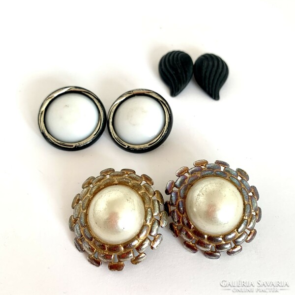 3 Pairs of old ear clips, vintage earrings, the jewelry is from the 1960s/70s clip on earrings