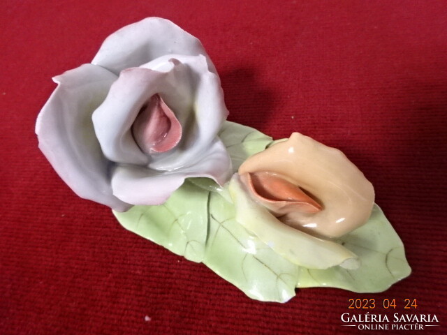 Aquincum  porcelán figura, kézzel festett rózsa, hossza 12 cm. Jókai.