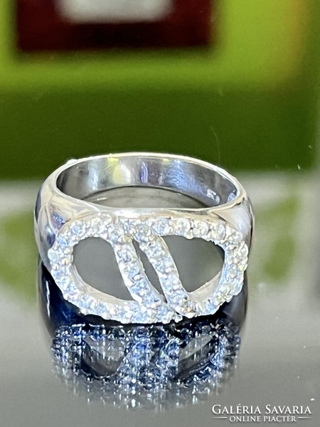 Shiny silver ring with zirconia stones