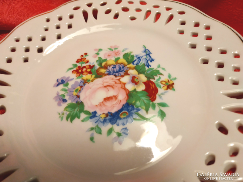 Porcelain plate with flower pattern