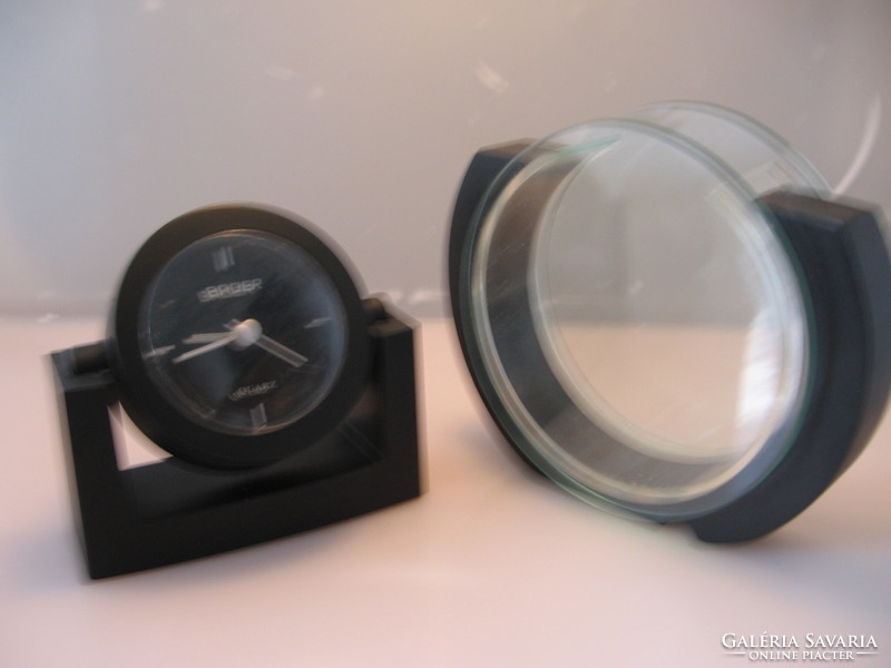 Bader quartz black plastic table clock with decorative glass holder
