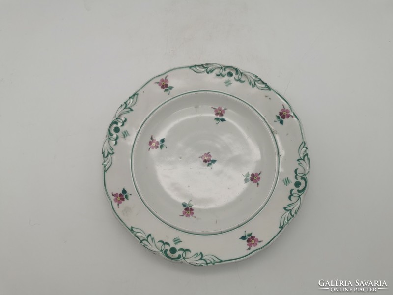 Alt Wien tányér, dombor mintás, kézzel festett, 25 cm.