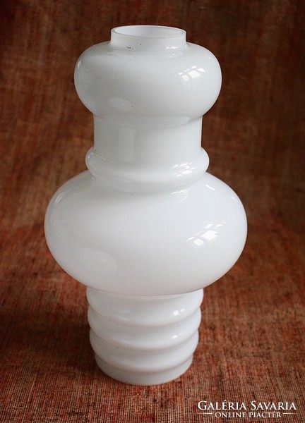 Fehér tejüveg opál fura fazon lámpabúra , lámpa , design búra mid-century retro vintage 16,5 x28 cm
