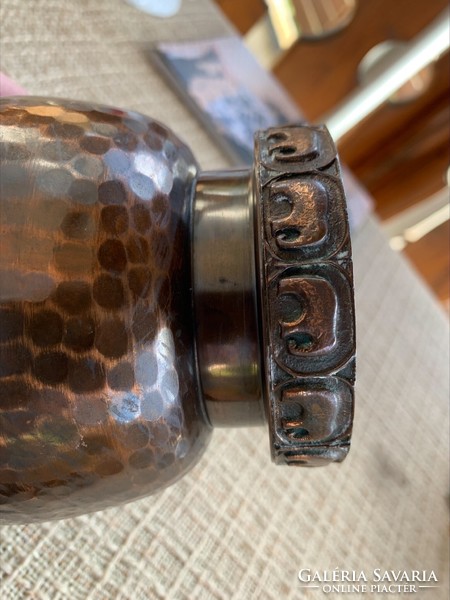 Craftsman copper vase with an elephant motif, 14 cm,