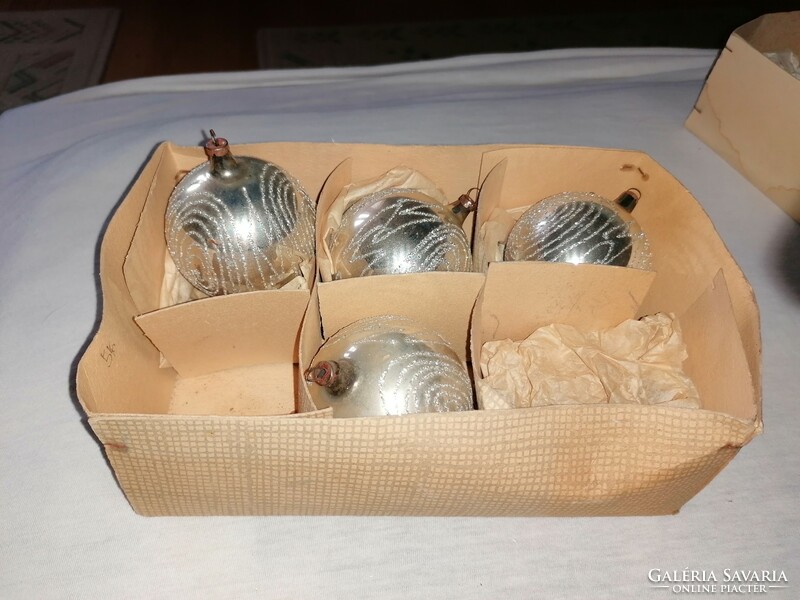 Régi, nagy karácsonyfadísz gömbök, eredeti dobozban   4 db.