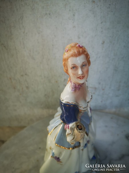 Antik pocelelàn lány figura Barokk rokokó stílusú, Dekoráció Film Színház kellék, restaurálás. Royal