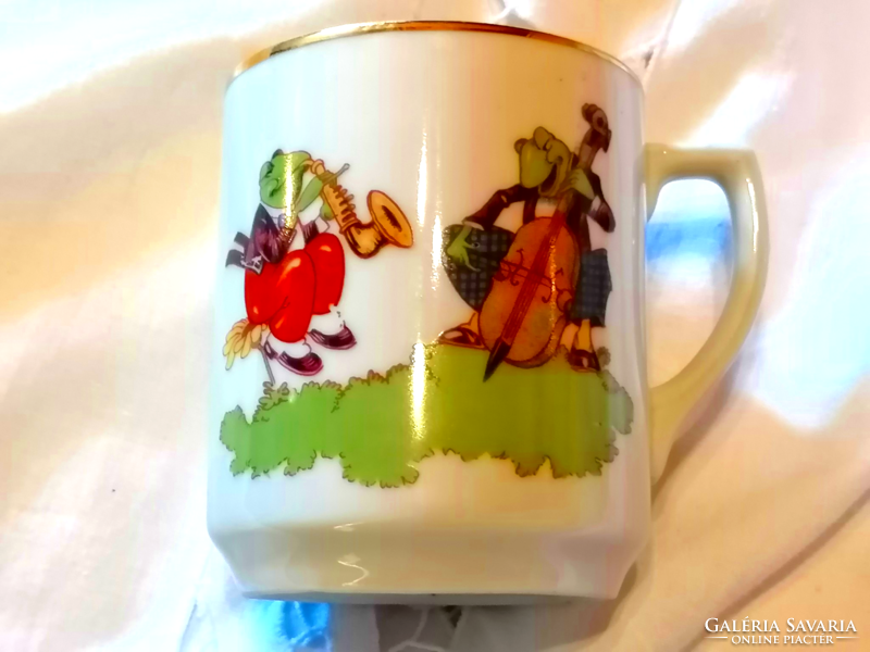 An extremely rare mug with a frog band from Köbány