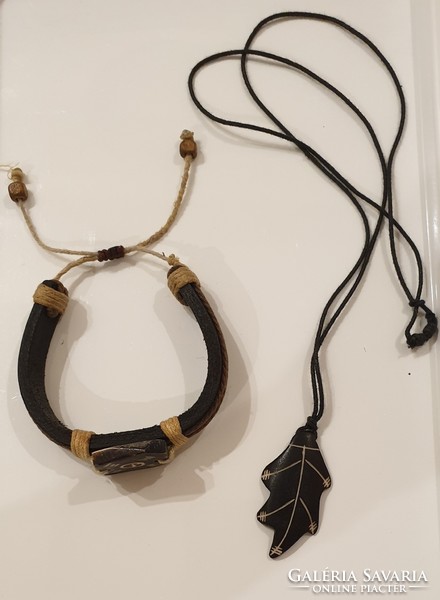 Natural material, wooden necklace and leather bracelet