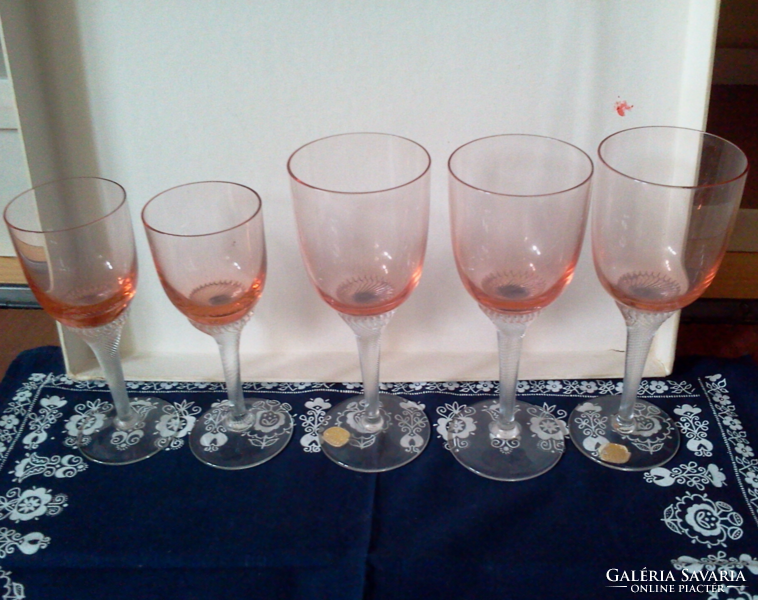 Glass glass wine-brandy mauve color