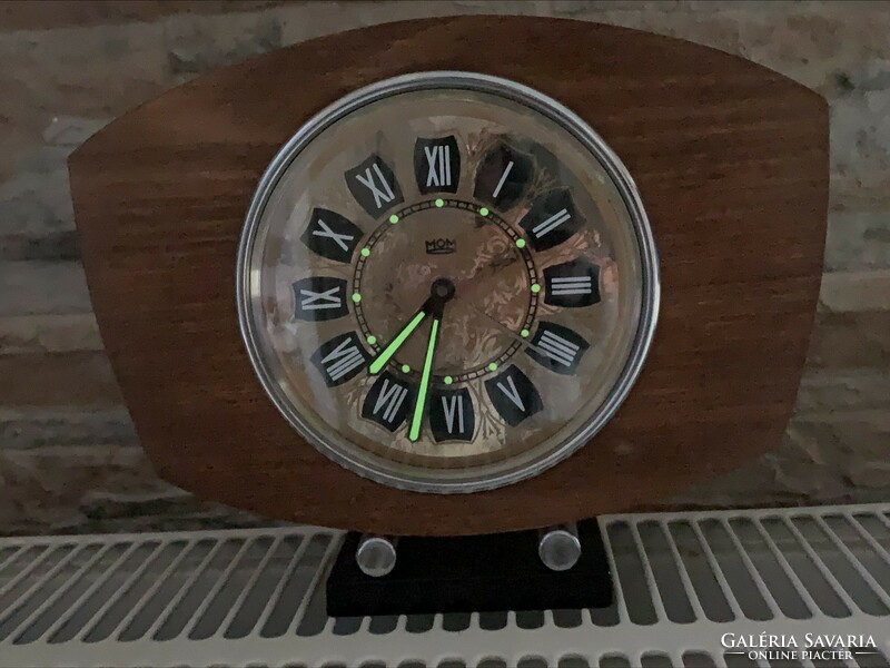 Mom working table clock, phosphorescent, wooden