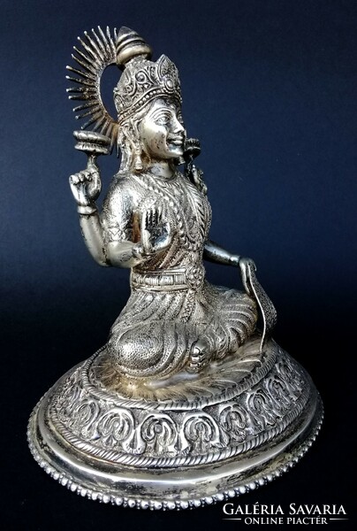Ezüst Laksmi Istennő szobor 95% tisztaságú ezüstből 617 g.