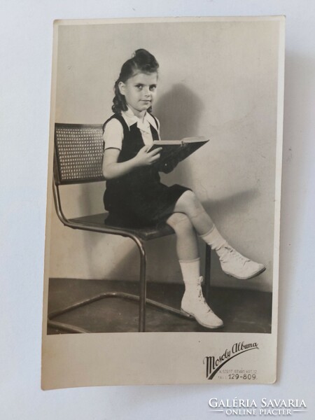 Régi gyerekfotó kislány fénykép Mosoly Albuma 1949
