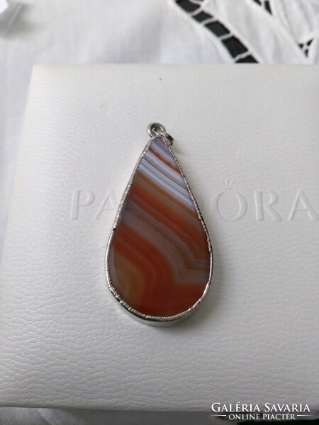 Beautiful new, healing agate pendant in a silver-colored metal socket