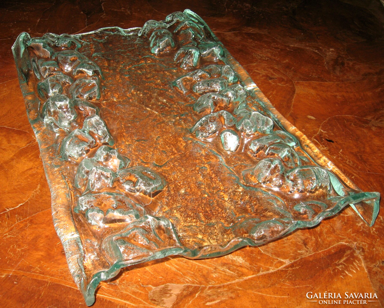 A modern glass tray made by sculptor éva Czibor