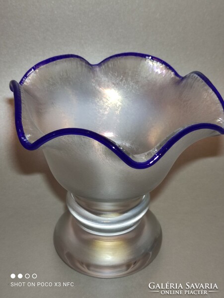 Fodros szájú vastag falú irizáló jelzett EISCH kék szélű üveg kínáló cukorkás