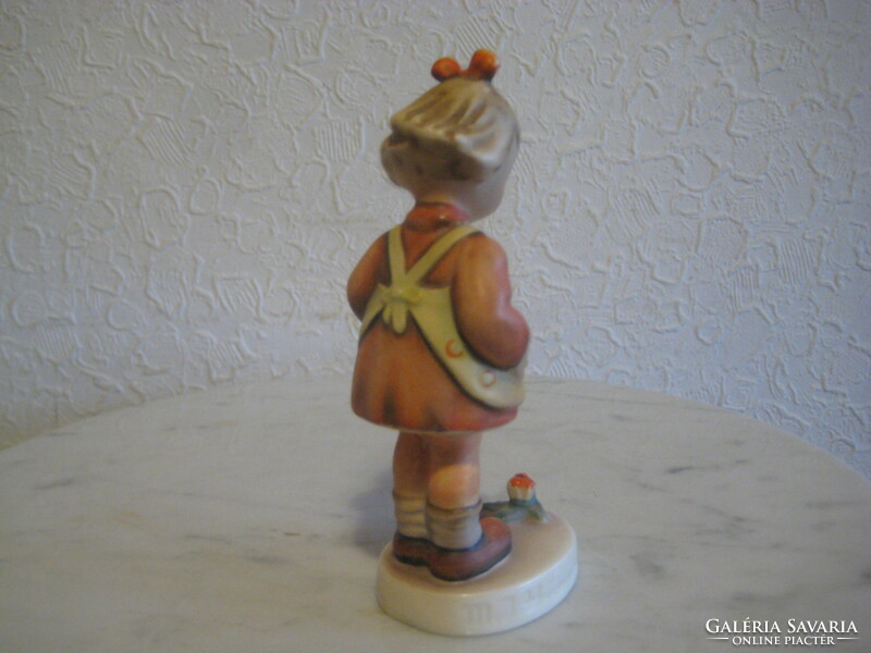 Hummel  kislány  öntöző kannával  11,5 cm