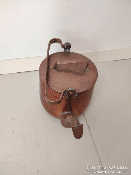 Antique kitchen tool patinated heavy red copper tea coffee jug with lockable spout 450 7362