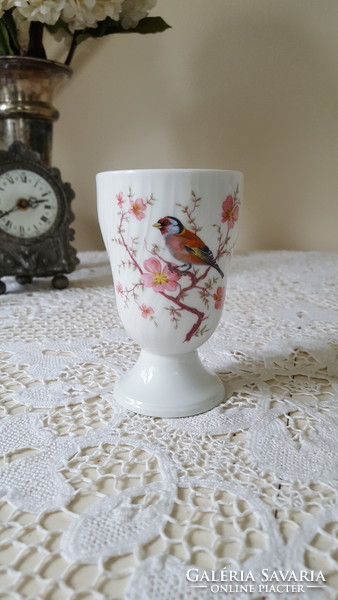 Porcelain vase and cup decorated with flowers and bird patterns