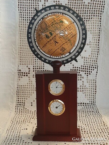 Globe quartz clock made of beech wood with hygrometer