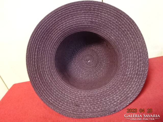 Women's burgundy quality hat with decorative pin, size 56. Jokai.