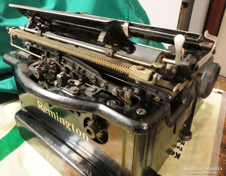Free shipping, usa original remington typewriter.