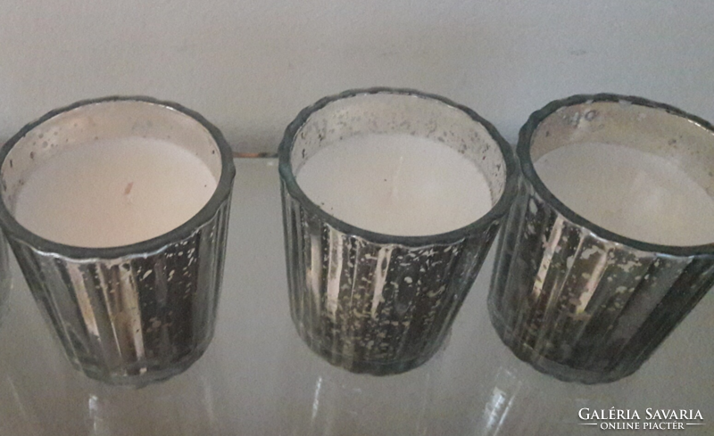 3 Scented candles in a frosted glass