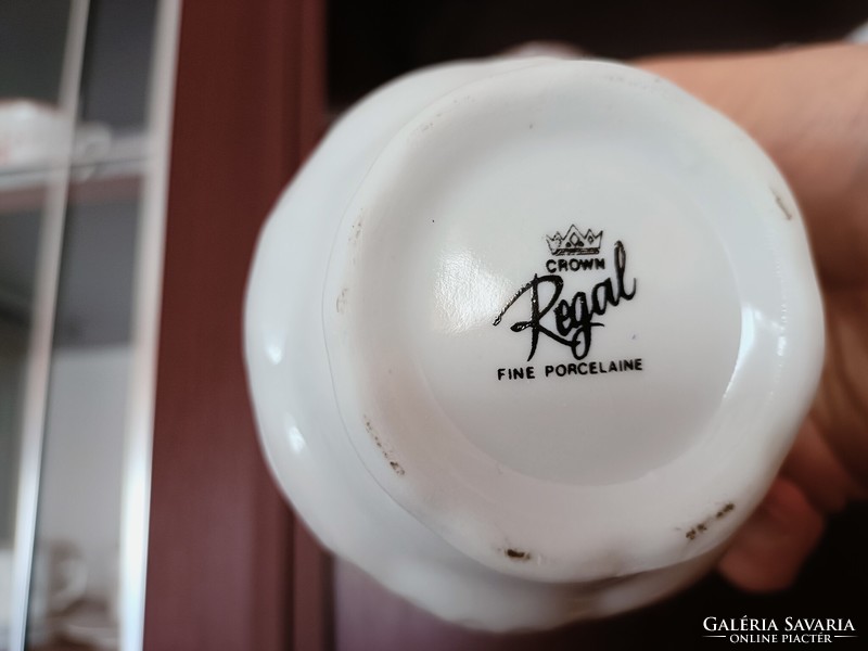 12 darabor Crown Regal porcelán csésze kistányérral, kancsóval, cukortartóval és tejkiöntővel