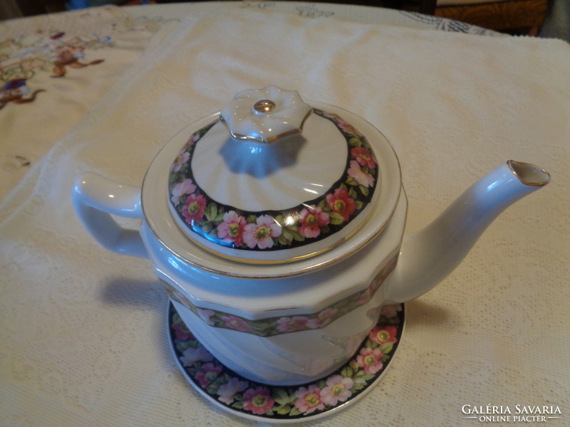 Zsolnay  antik  teás kanna fedéllel és egy db alététtel  belenyomott  jelzéssel  25 x 16 cm