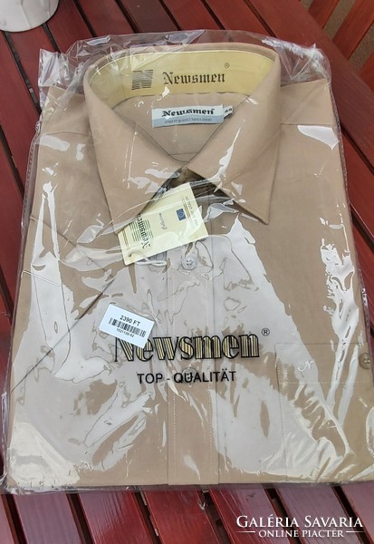 Sand colored. Short-sleeved men's shirt size 44 (size 77)