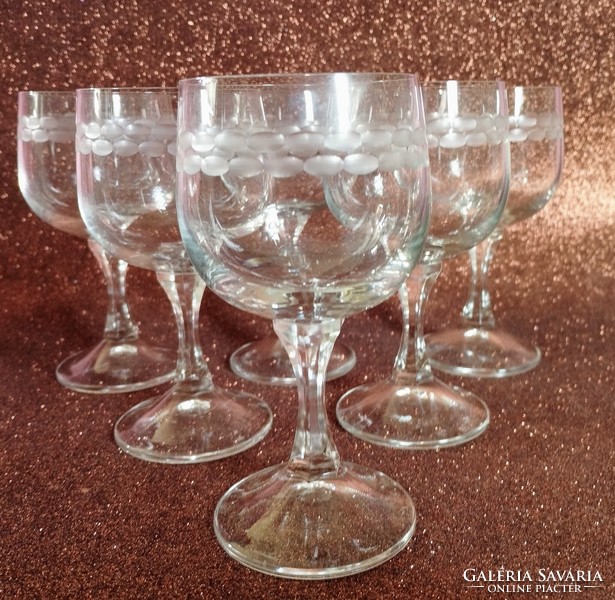 Polished stemmed glass wine glass set