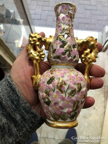 Zsolnay porcelán áttört váza, 16 cm-es magasságú min. 100 éves alkotás