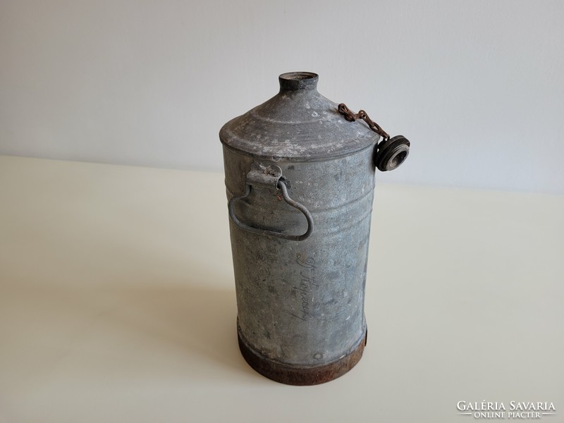 Régi vintage 5 literes kőolaj fém kanna olajos bádogkanna olajoskanna garázs dekoráció