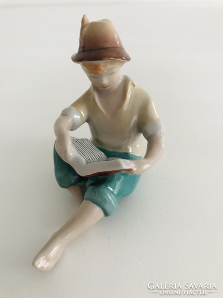 Drasche kőbányai porcelán olvasó fiú