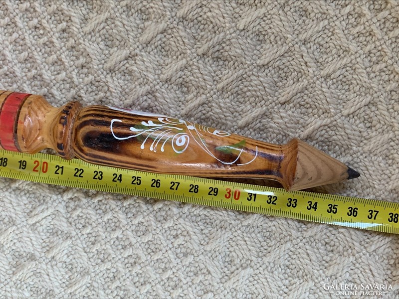 Óriás erdélyi festett fa ceruza, nagyméret 36 cm.