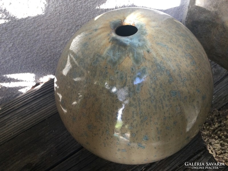 Retro Japanese-style beautiful sphere vase
