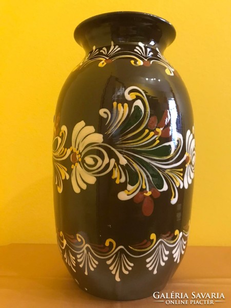 Hand-painted ceramic vase, the work of the late Béla Nagypál, 27 cm