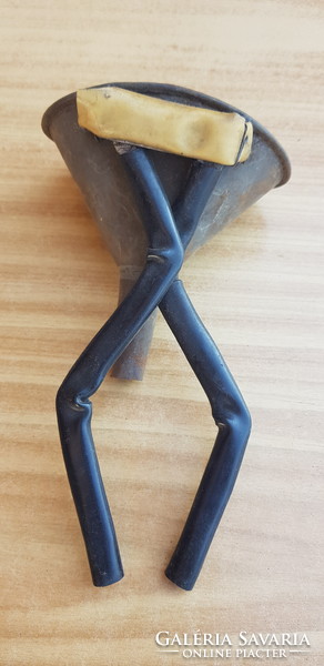 Old tool, metal, maybe a spray filter. I don't know what for