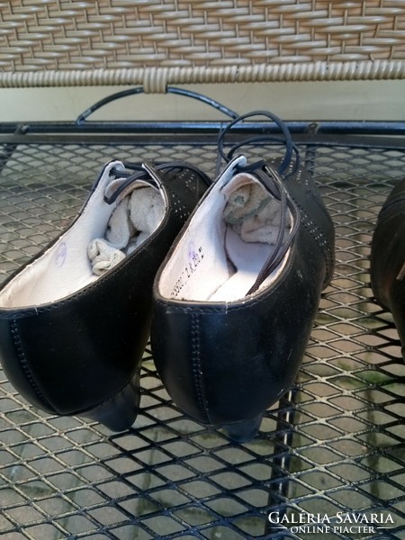 Rarity!!! 2 pairs of women's wine shoes from the last century!! Size approx. 38 -S xx