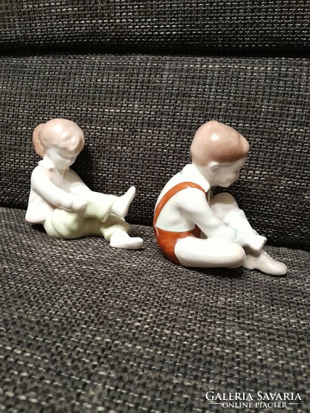 Aqvincum porcelain children's couple. Boy & girl statue.