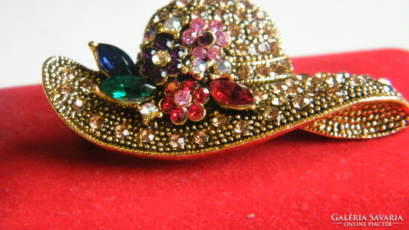 Gold-plated hat brooch with rhinestones.
