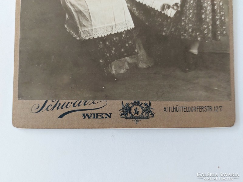 Antique female photo adolf schwarz photographer Vienna 1909 old Viennese photo national costume