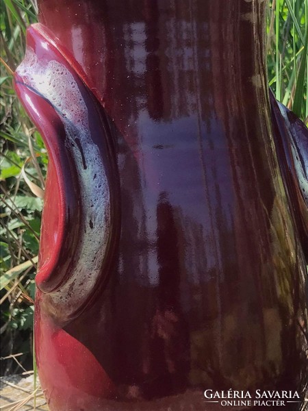 Érdekes iparművészeti meggy-bordó retro váza