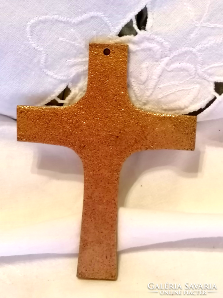Gold-colored cross with red stone that can be hung on the wall, for collection or for believers 47.